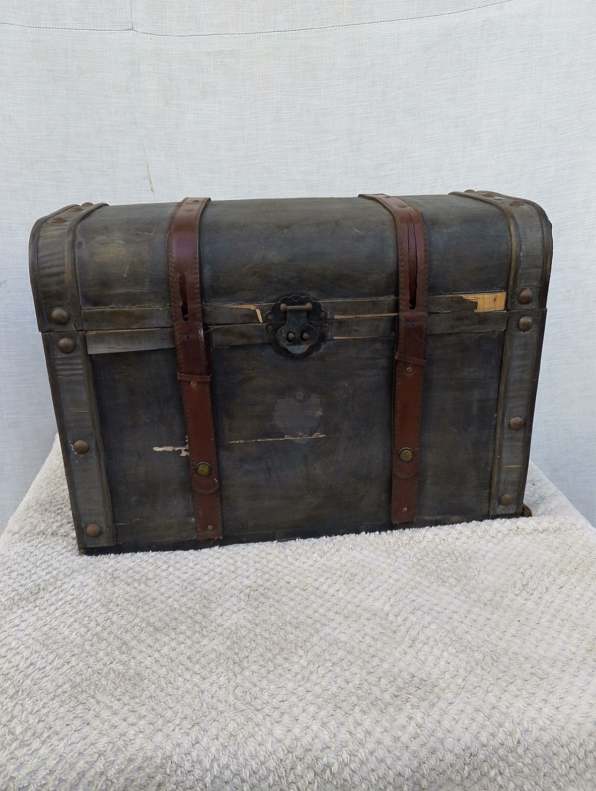 Antique chesttrunk Antique chest/trunk
