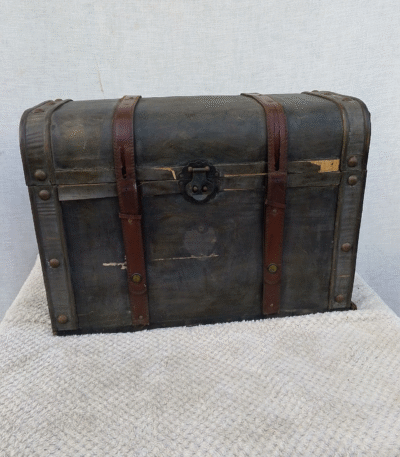 Antique chest/trunk