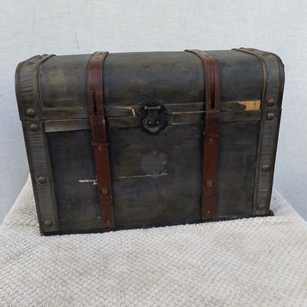 Antique chest/trunk