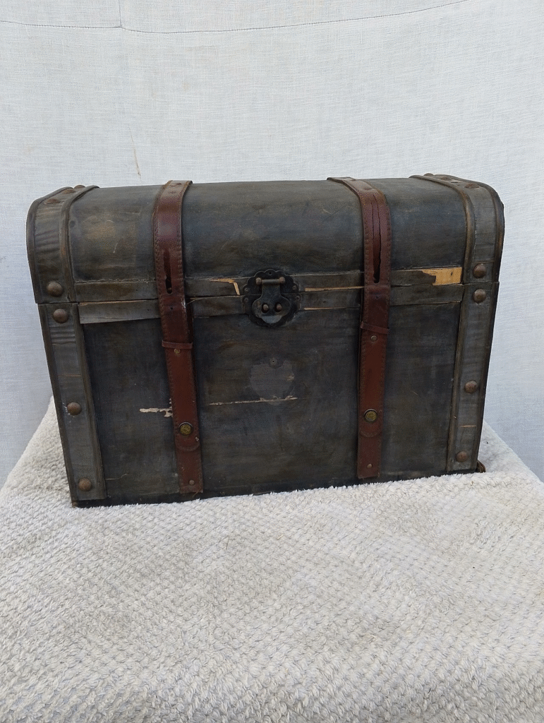 Antique chest/trunk