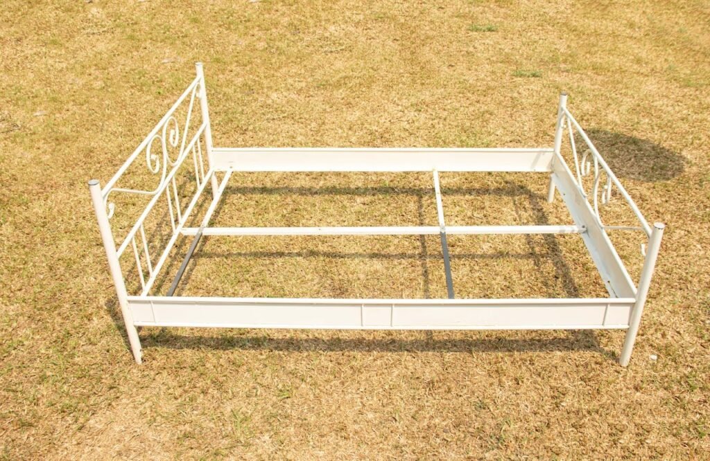 Metal bed frame