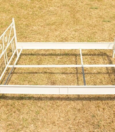 Metal bed frame