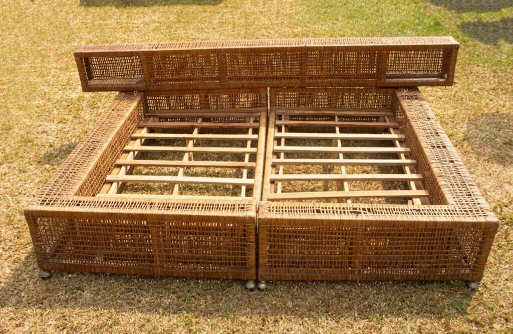 Detachable and moveable ratan bed