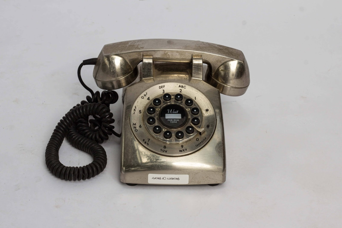 Retro Silver Desk Telephone - Image 1