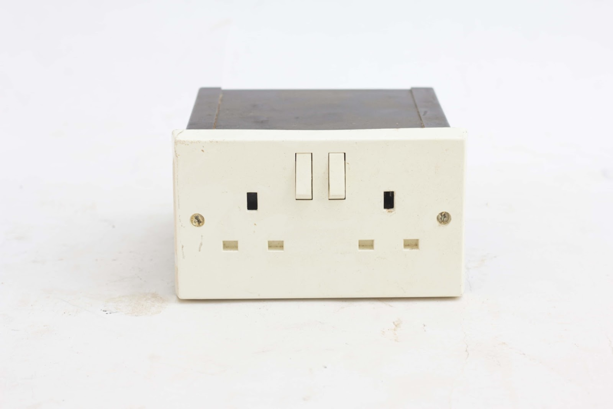 Safe Safe - Image 1