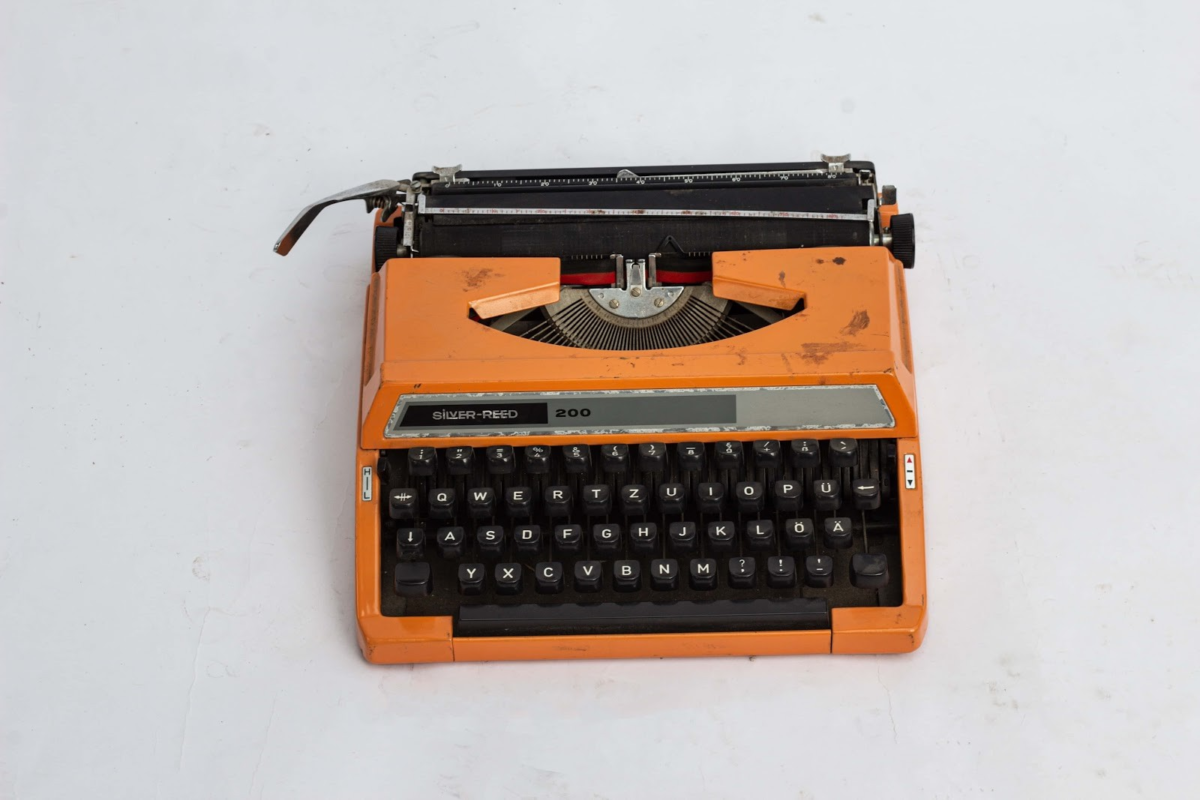 Silver Reed Typewriter Silver Reed Typewriter - Image 1