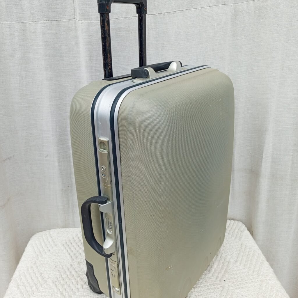 Travel suitcase