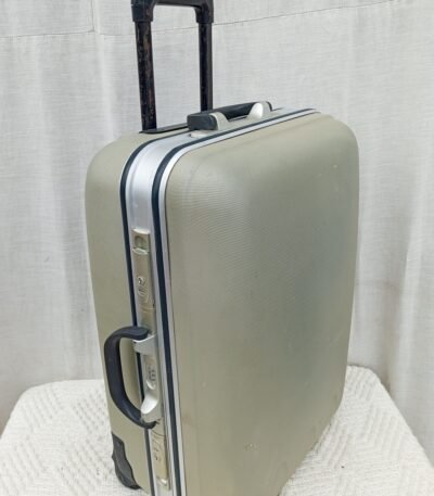 Travel suitcase