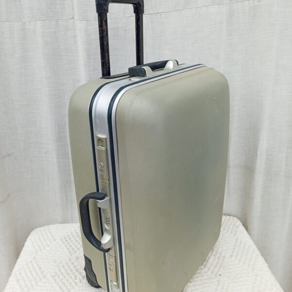 Travel suitcase