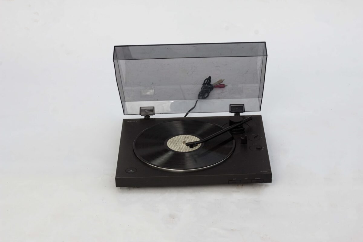 Turntable with Bluetooth Bluetooth Turntable - Image 1
