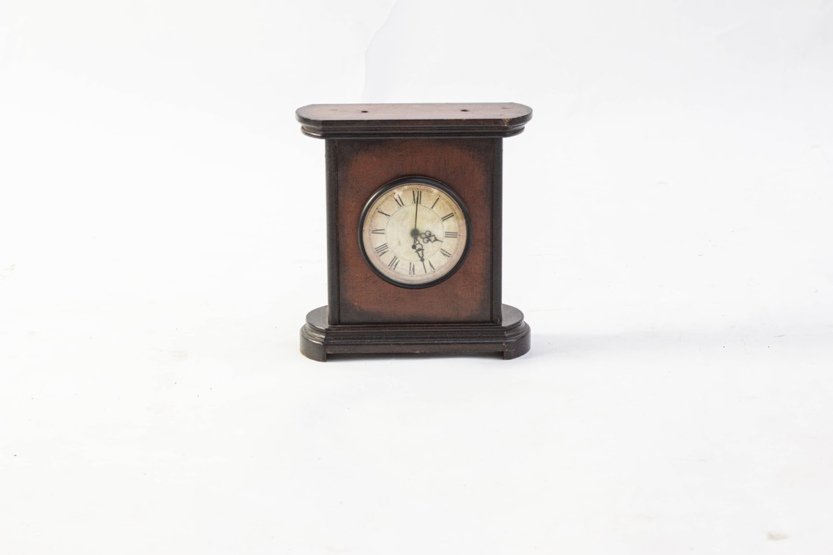 Vintage Brown Table Clock - Image 1