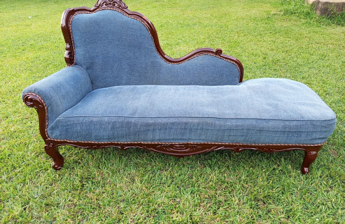 Vintage chaise