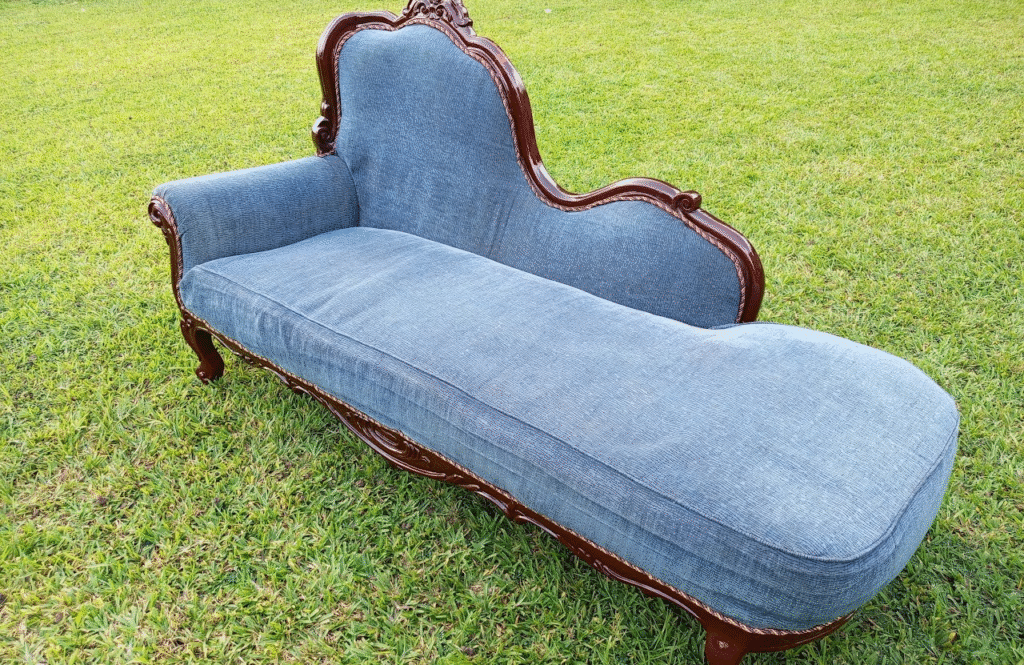 Vintage chaise