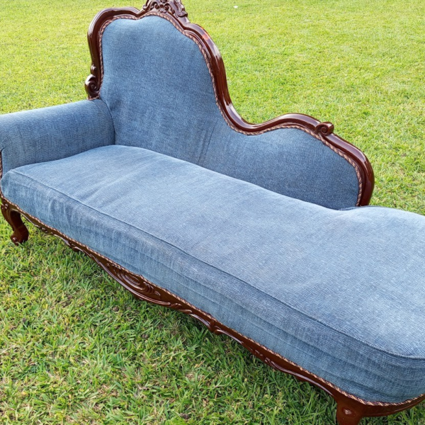 Vintage chaise