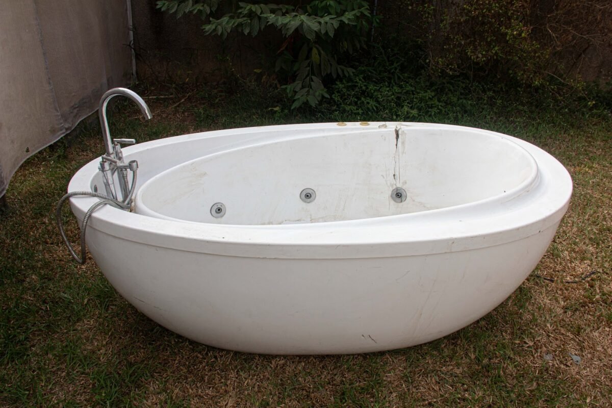 bathtub Bathtub - Image 1