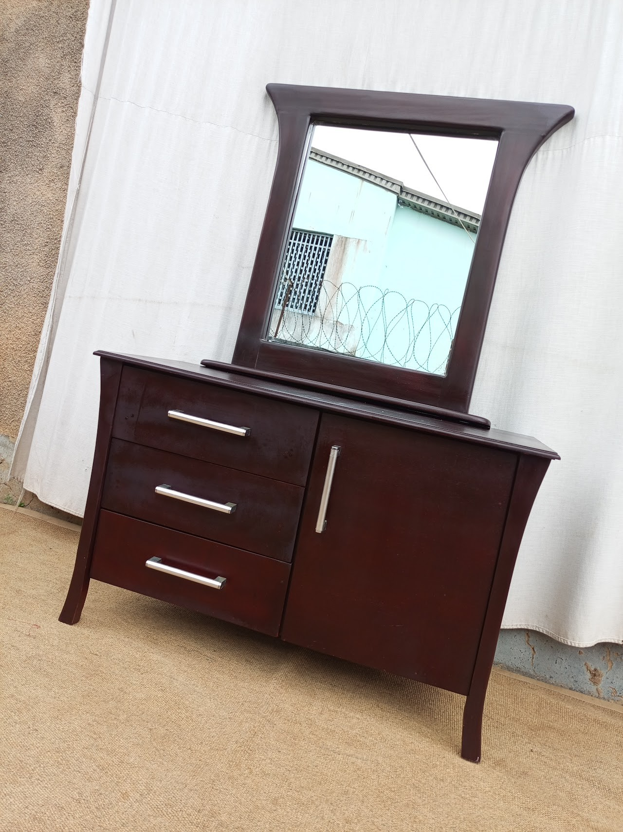 Dressing table