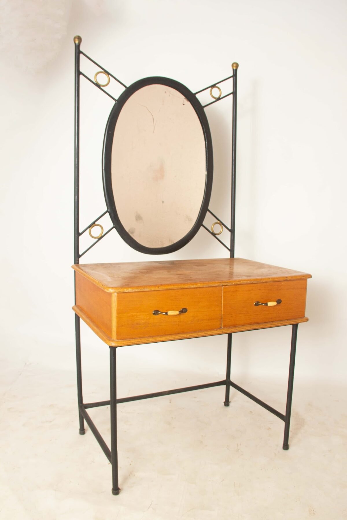dressing table Dressing table