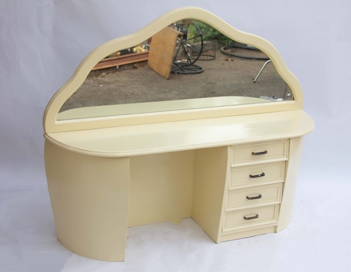 dressing table Dressing table