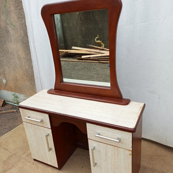 Dressing table