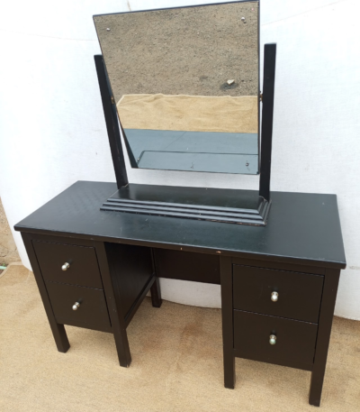 Dressing table