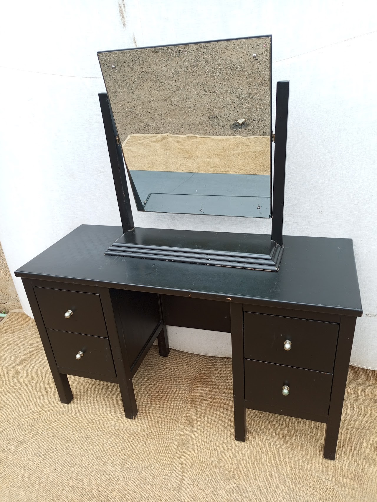 Dressing table