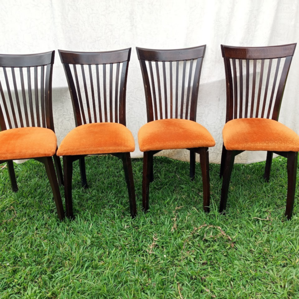 Armless dining chair