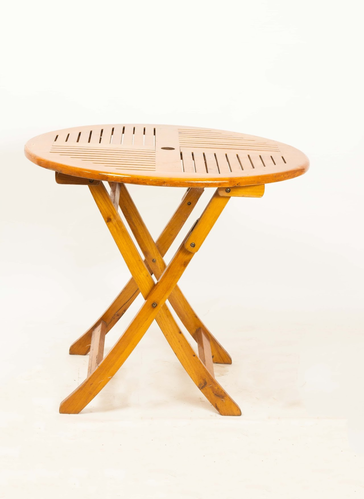 Collapsible wooden table