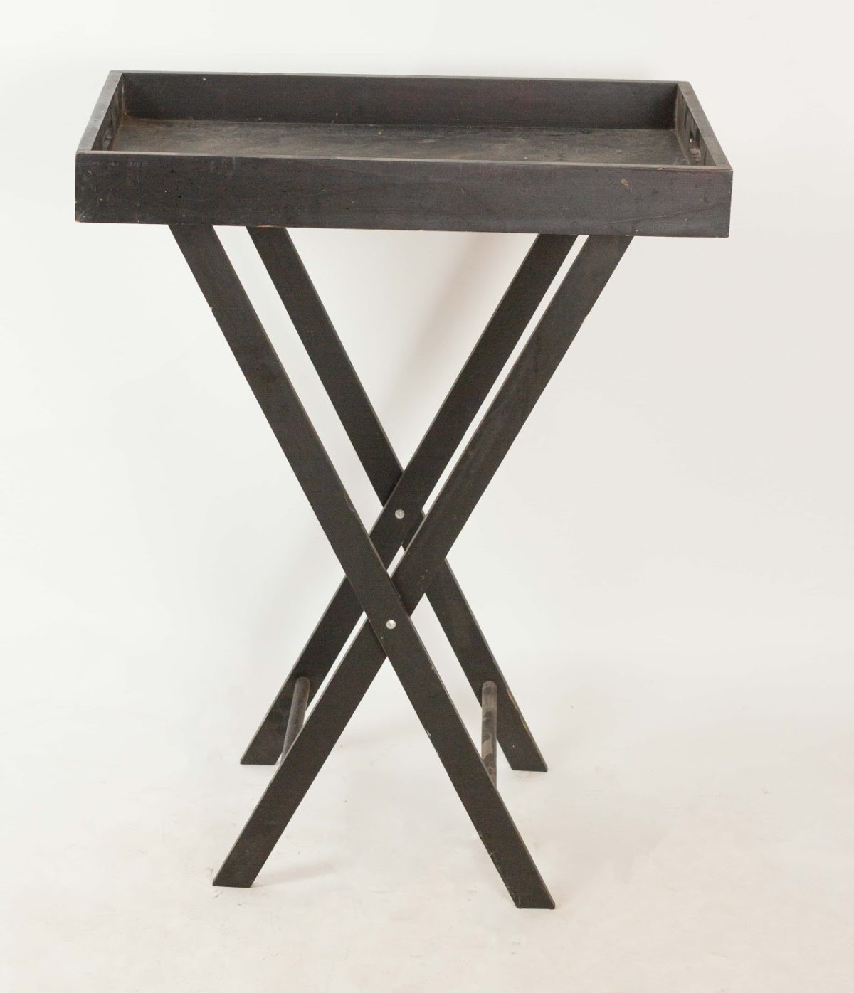 Foldable tray table