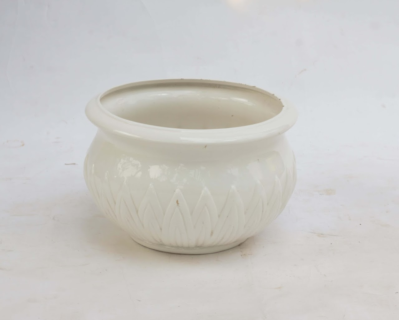 White hull vase White hull vase - Image 1