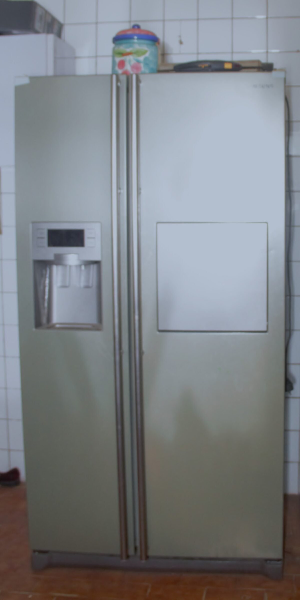 2-door fridge and freezer with dispenser 2-door fridge and freezer with dispenser - Image 1