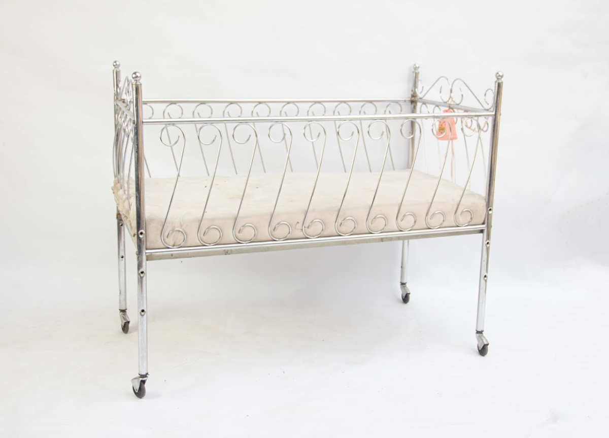 Vintage Metal Crib - Image 1