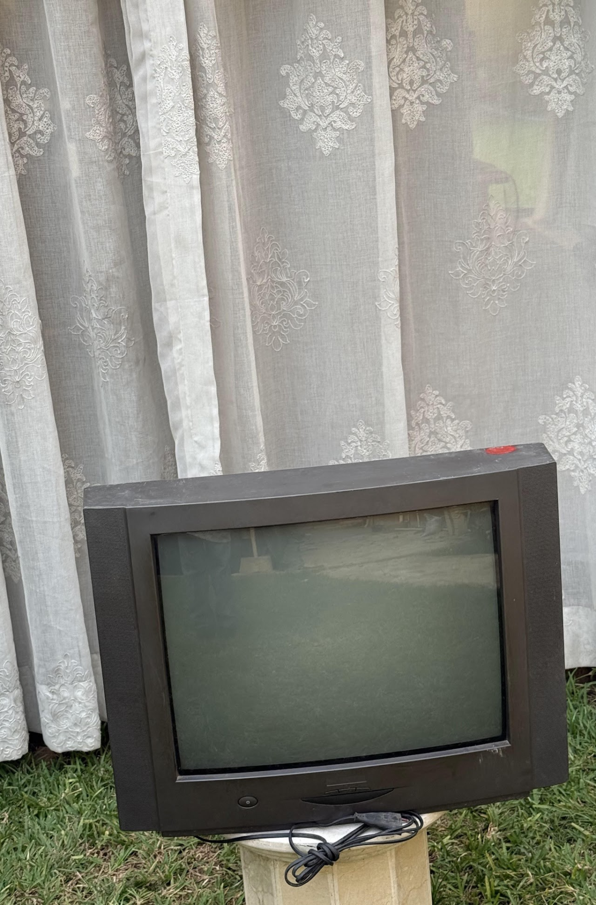 14-Inch Curved CRT Television 14-Inch Curved CRT Television - Image 1