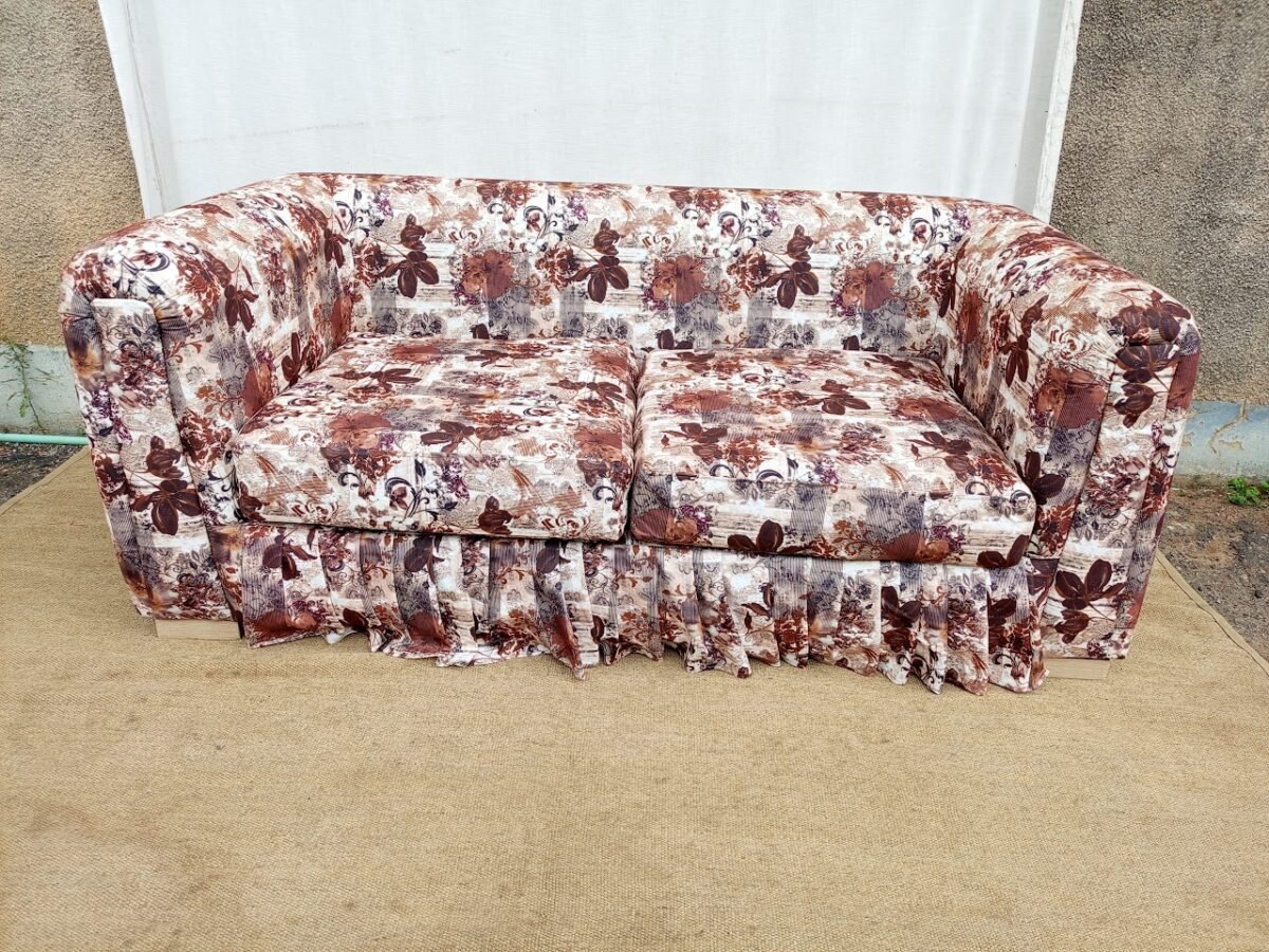 3-seater Brown flowery pattern sofa - Image 1