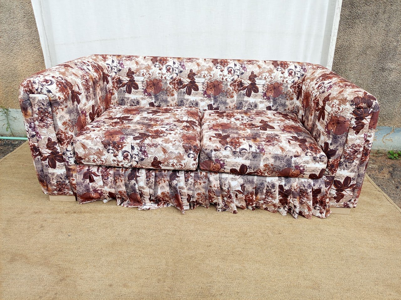 3 seater Brown flowery pattern sofa 3-seater Brown flowery pattern sofa - Image 1