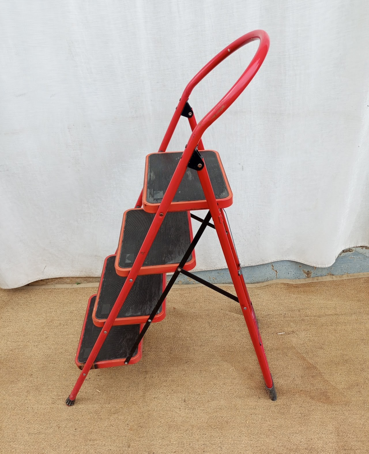 4 step Black and Red ladder - Image 1