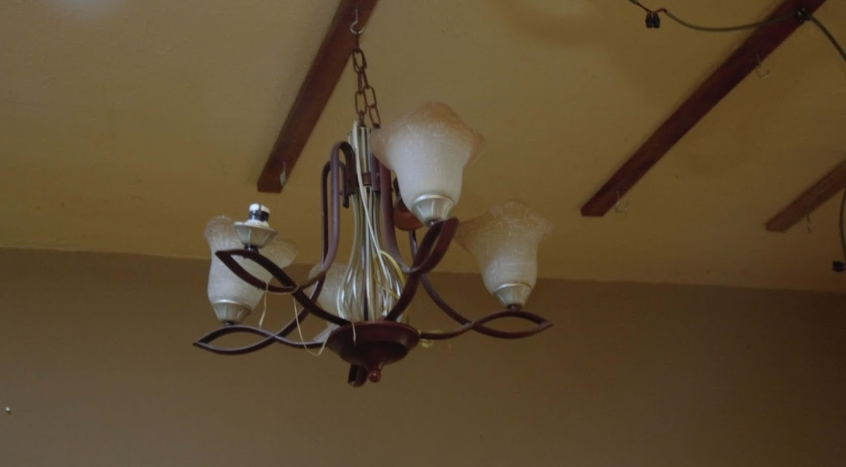 5 arm chandelier - Image 1