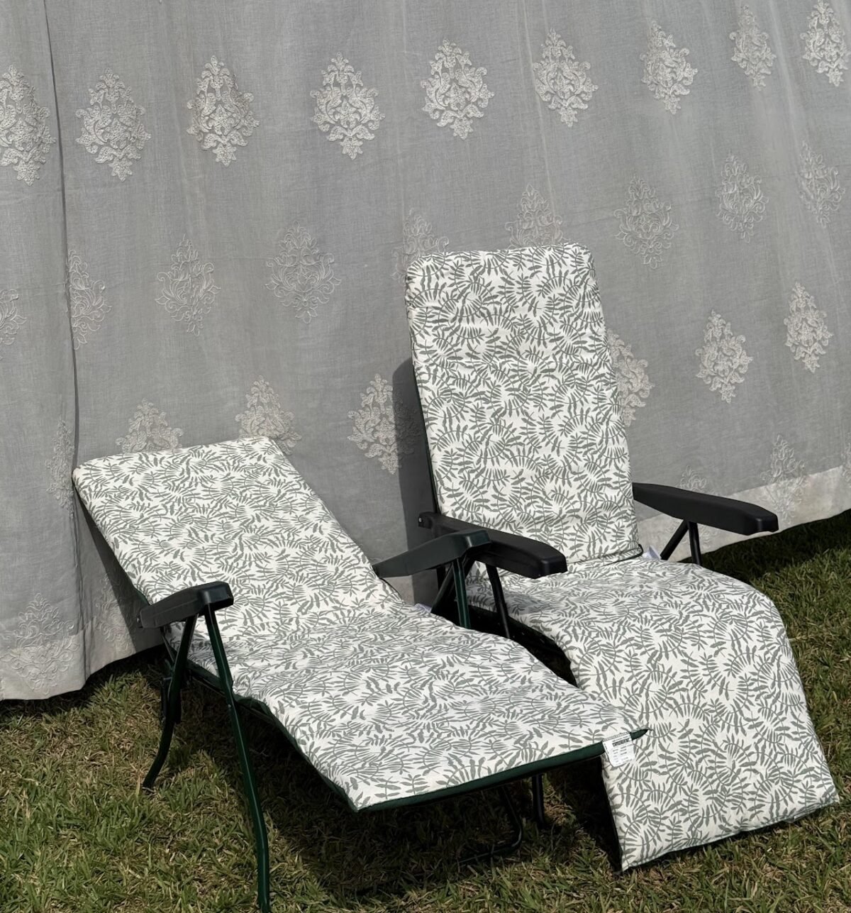 Adjustable Folding Sun Beach Chair - Image 1