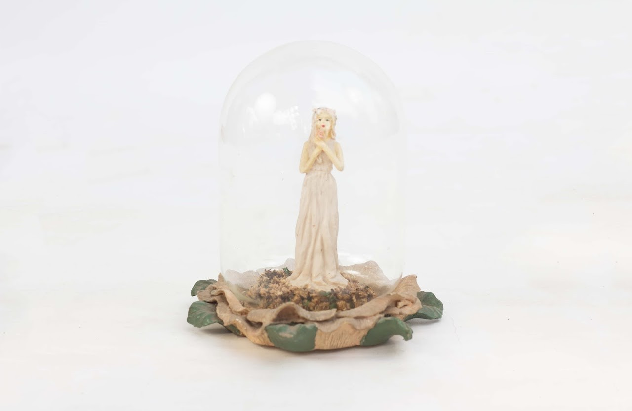 Antique Table Decor Antique Table Decor - Image 1