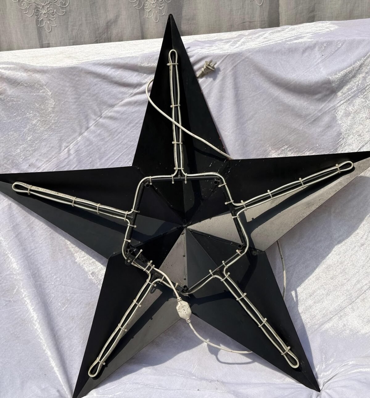 Barn Star Light - Image 1