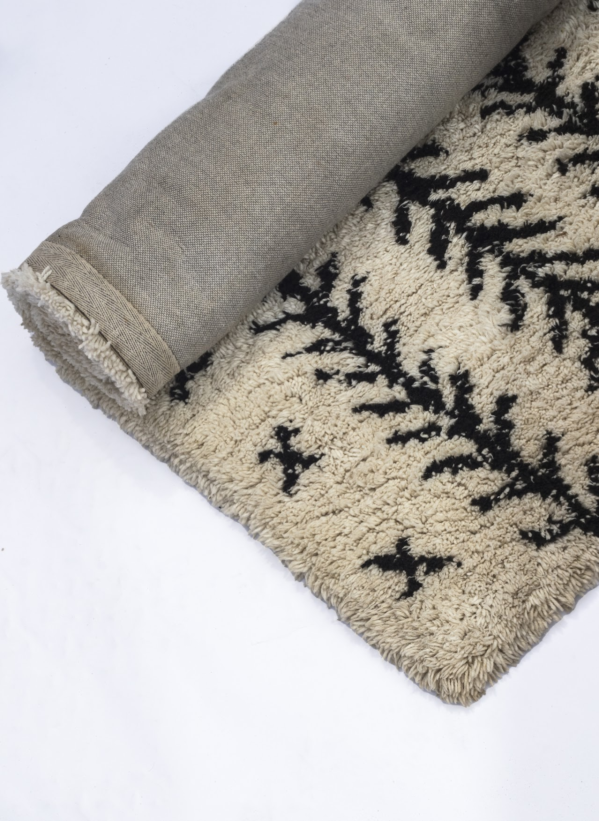 Black and White Patterned Rug Black and White Patterned Rug - Image 1