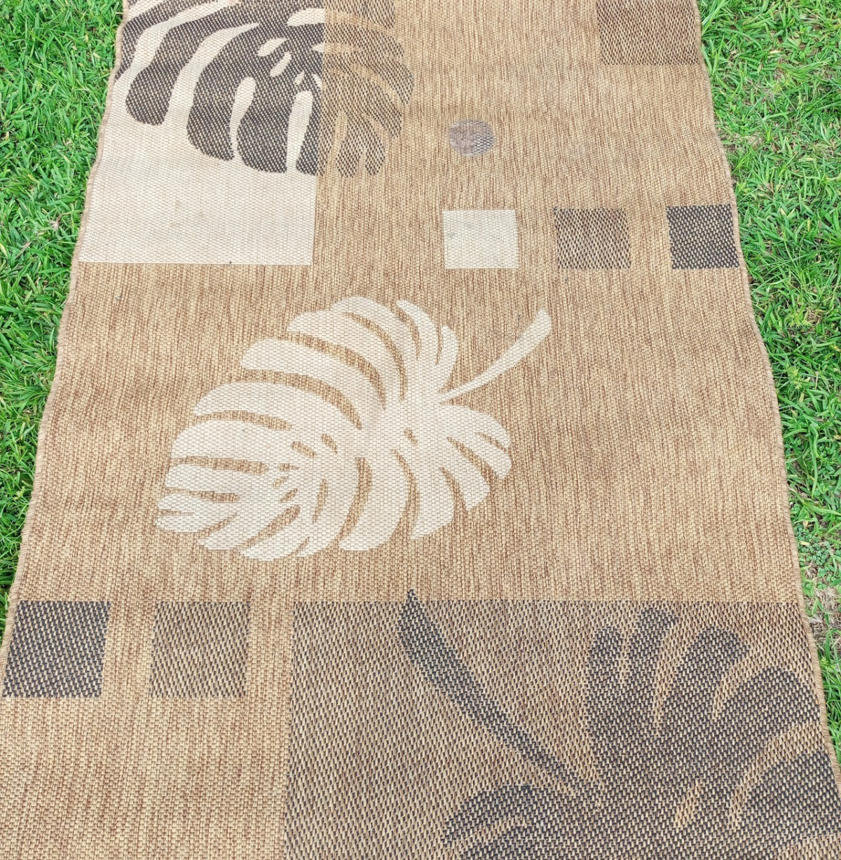 Brown Leaf Patterned Area Rug Brown Leaf Patterned Area Rug - Image 1