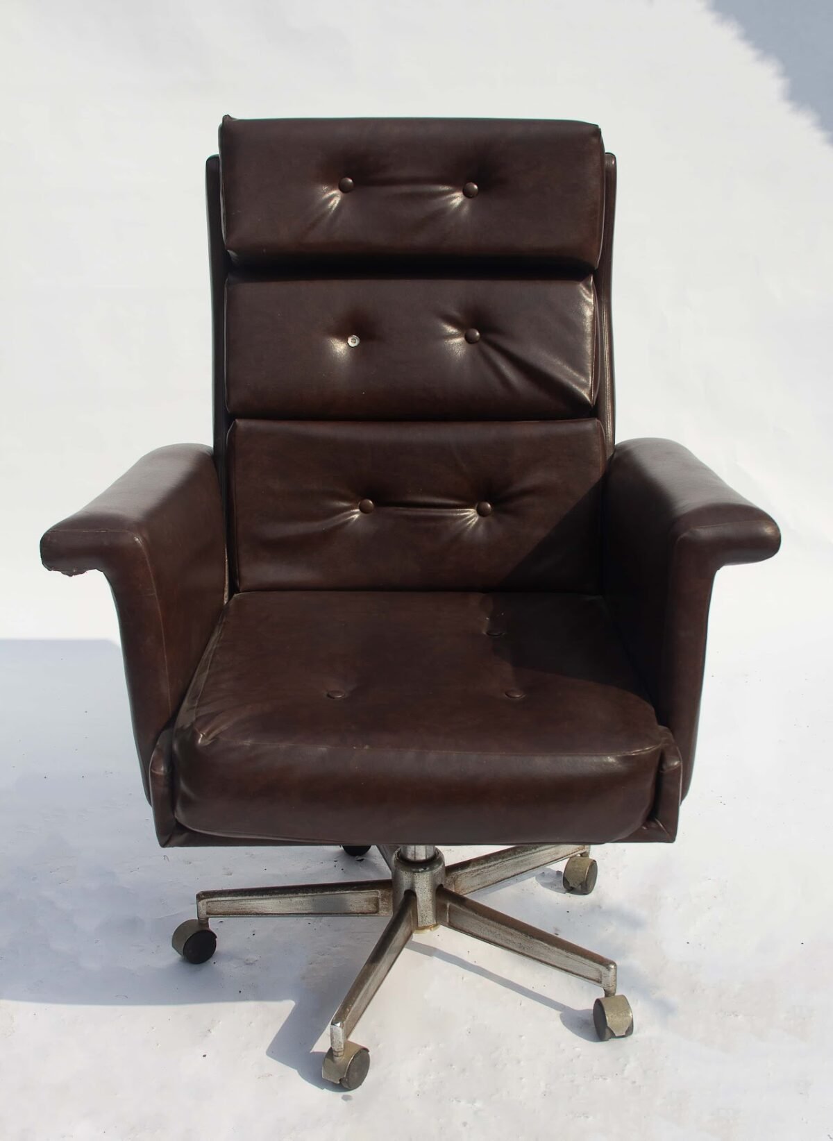 Brown leather accent Chair Brown leather accent Chair - Image 1