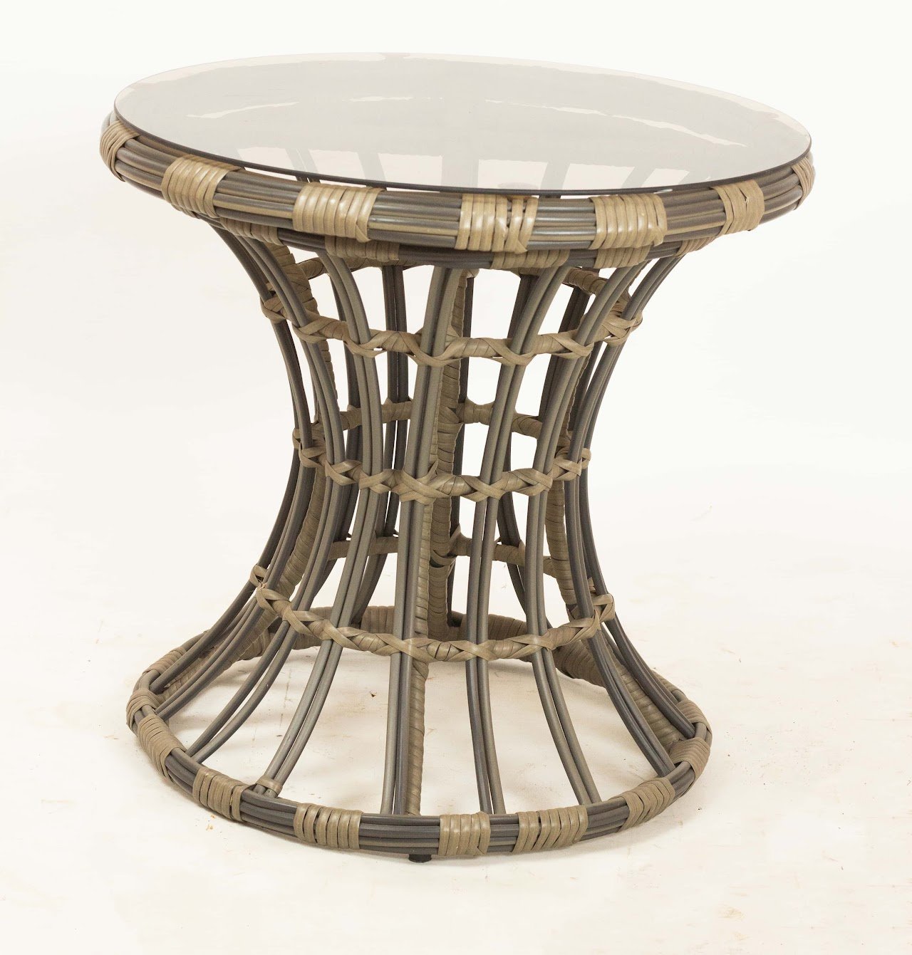 Cane round table Cane round table - Image 1