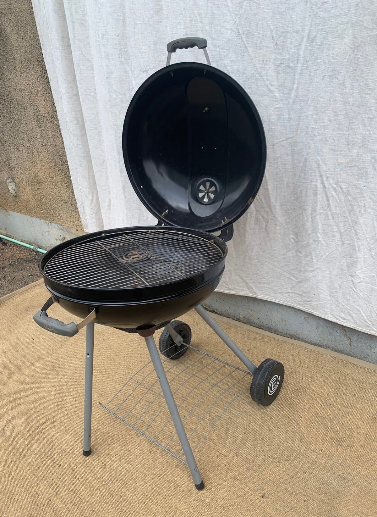 Charcoal Barbecue Grill - Image 2