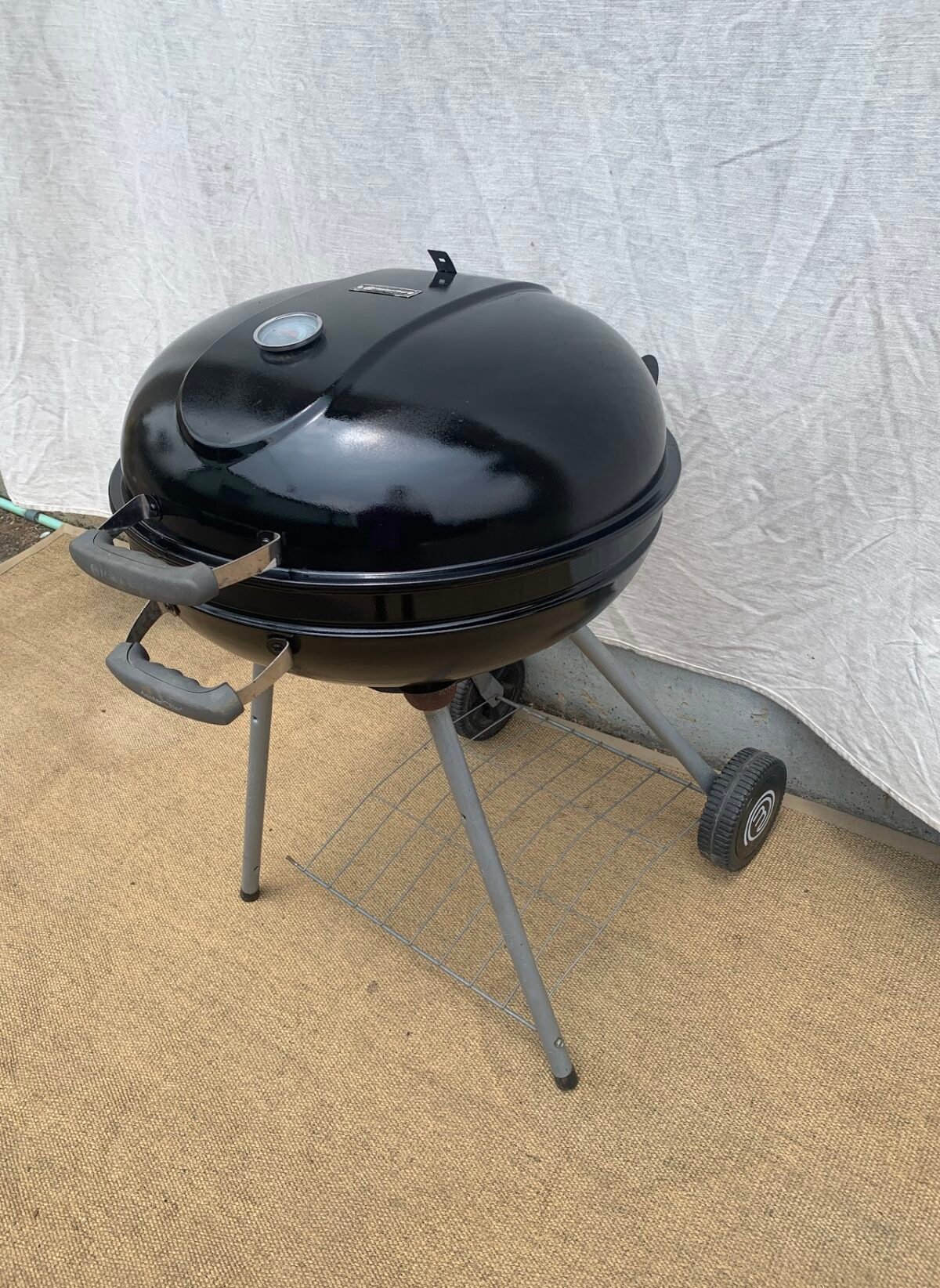 Charcoal Barbecue Grill - Image 1