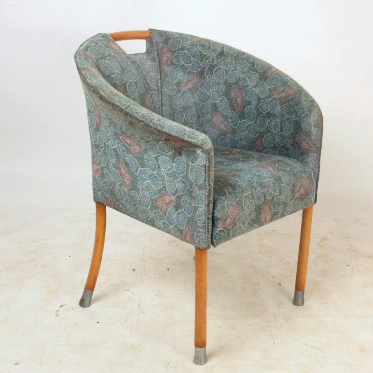 Curved Lounge Chair - Image 1