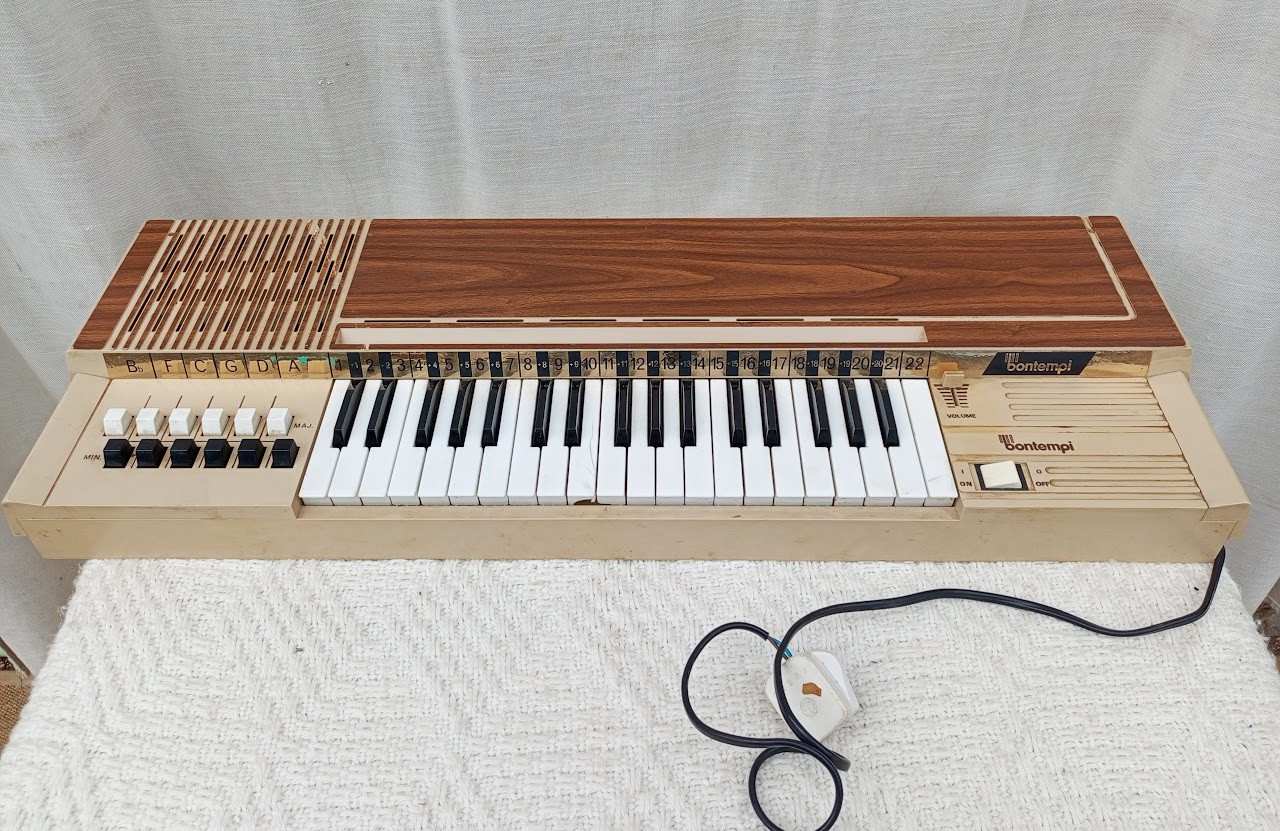 Electronic keyboard Electronic keyboard - Image 1