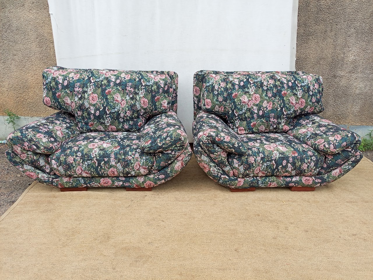 Floral accent sofa Floral accent sofa - Image 1