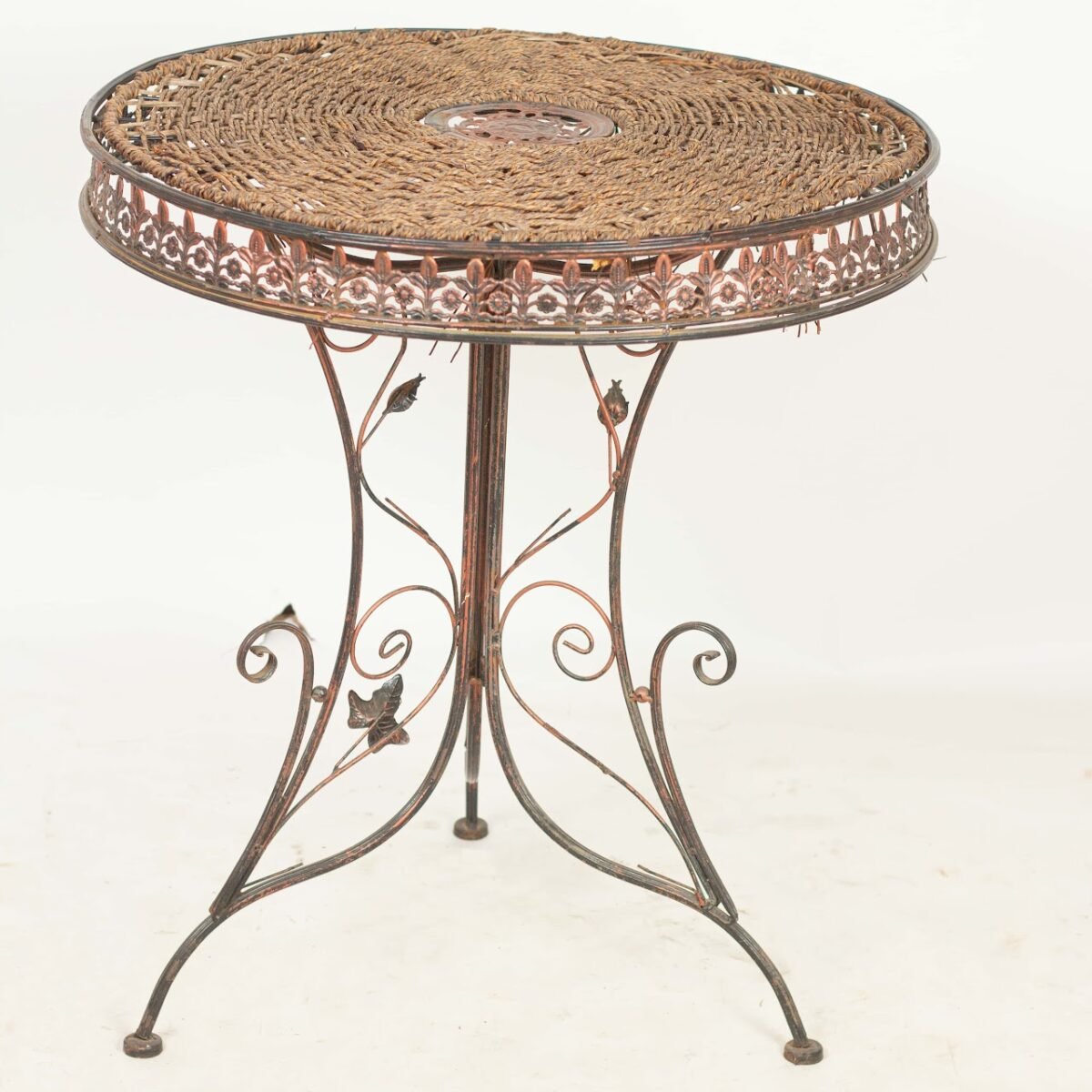 Garden table with rattan top Garden table with rattan top - Image 1