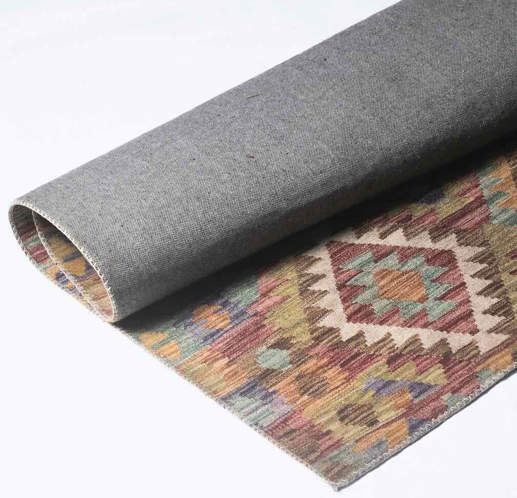 Geometric patterned rug 2 Geometric patterned rug - Image 1